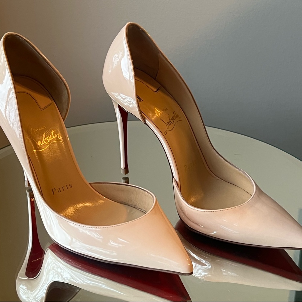 Nude Louboutin’s 7.5 (37.5).These shoes speak for themselves ❤️💯